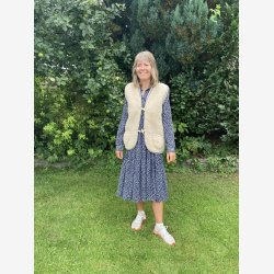  "Hygge"  Beige ULD vest med bl zig zag kanter, til VOKSNE 