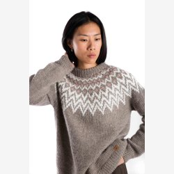 Hndstrikket sweater med rund hals