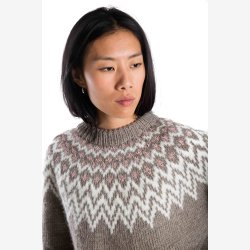 Hndstrikket sweater med rund hals