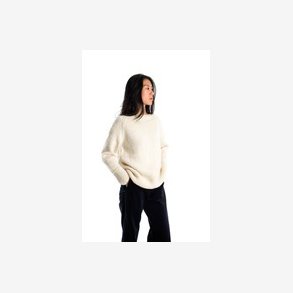 H�ndstrikket beige sweater i 100% merino 