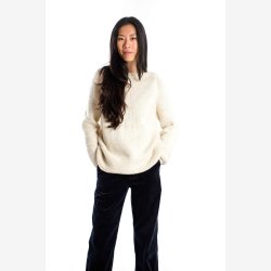 H�ndstrikket beige sweater i 100% merino 