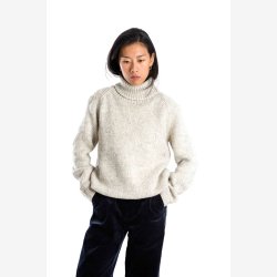 YRSA H�ndstrikket sweater i 100% merino 