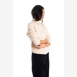 Beige sweater i 100% merino