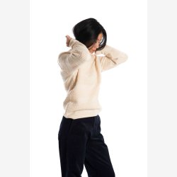 Beige sweater i 100% merino