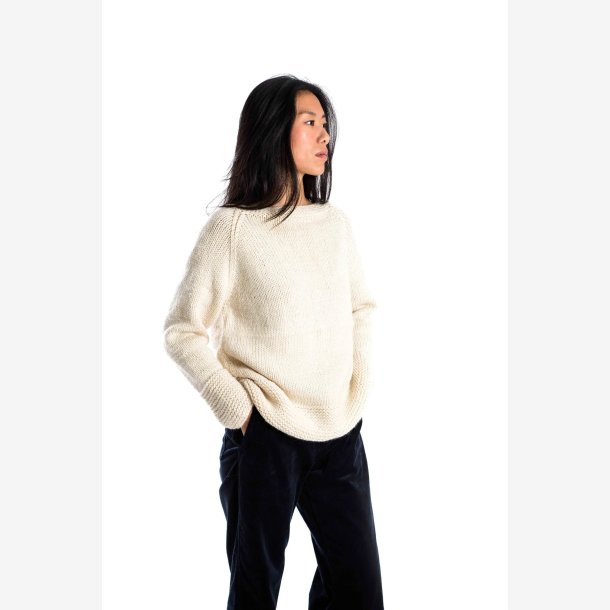 H�ndstrikket beige sweater i 100% merino 
