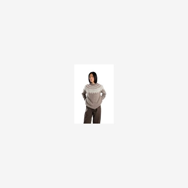Håndstrikket sweater med rund hals