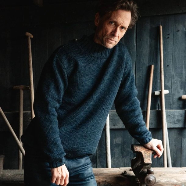 Poul navy sweater i 100% merino
